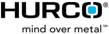 Logo von HURCO: Der Firmenname in markanten schwarzen Großbuchstaben, wobei das „O“ ein blaues Quadrat umschließt. Darunter steht der Slogan „mind over metal“ in einer feinen, serifenlosen Schrift.